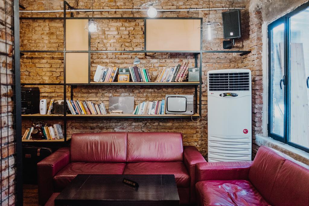 Destil Hostel Tirana Kültér fotó