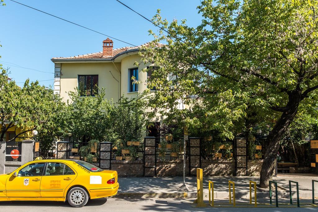 Destil Hostel Tirana Kültér fotó