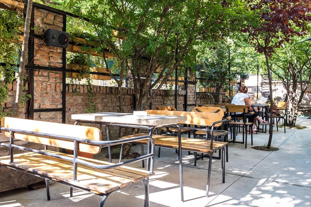 Destil Hostel Tirana Kültér fotó