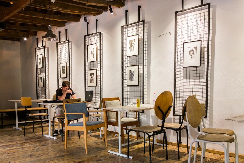 Destil Hostel Tirana Kültér fotó
