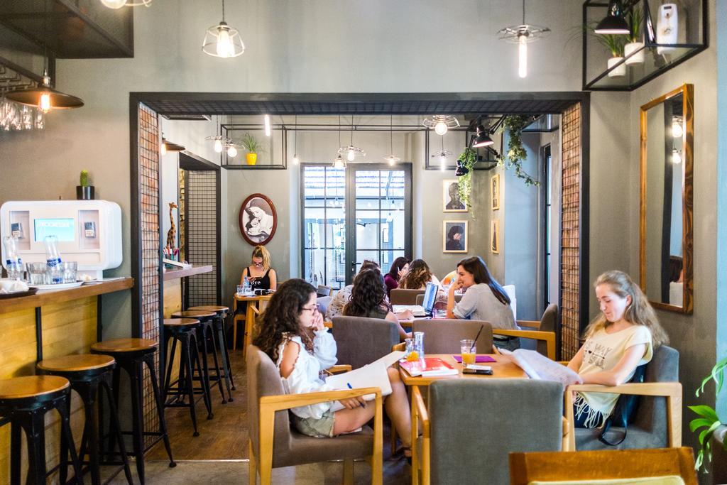 Destil Hostel Tirana Kültér fotó