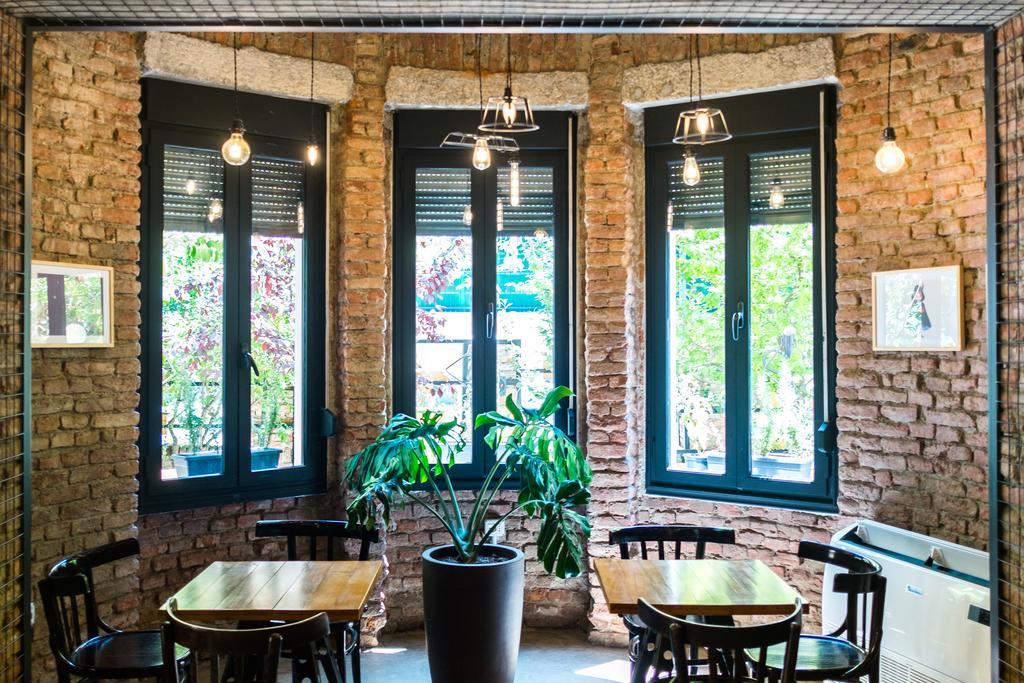 Destil Hostel Tirana Kültér fotó